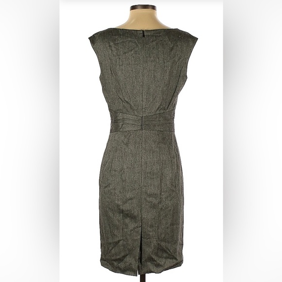 Gray wool sleek dress snatch waist ⏳ - Picture 2 of 7